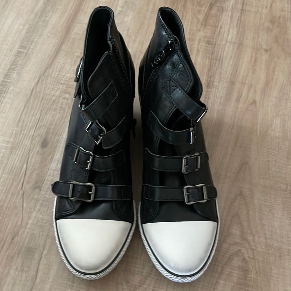 Ash leather sneakers, vintage. Size 38. (6 1/2)   Brand new.